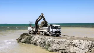 Van Gölü’nün zemininden 1 milyon 110 bin metreküp dip çamuru ve balçık çıkarıldı