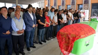 Sivas’ta trafik kazasında ölen baba ile eşi ve kızının cenazeleri toprağa verildi