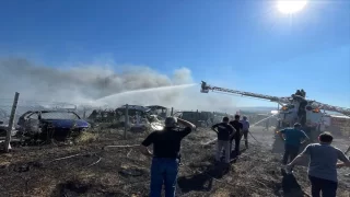 Çorum Sanayi Sitesi’ndeki hurdalıkta çıkan yangına müdahale ediliyor