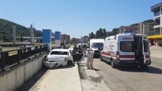 Zonguldak’ta iki otomobilin çarpıştığı kazada baba ve iki çocuğu yaralandı