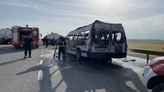 Tekirdağ’da seyir halindeki minibüs yandı 