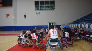 Tekerlekli Sandalye Basketbol A Milli Kadın Takımı, hazırlıklarını Hakkari’de sürdürdü