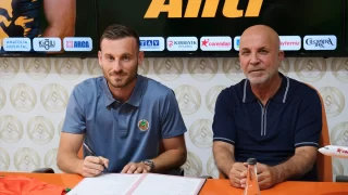 Alanyaspor, Kosovalı futbolcu Fidan Aliti ile 3 yıllık sözleşme imzaladı