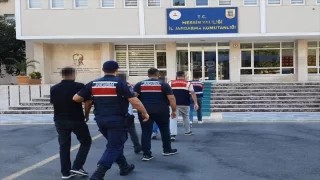 Mersin merkezli 4 şehirde göçmen kaçakçılığı operasyonunda 2 şüpheli tutuklandı