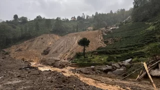 Rize’de sağanak hayatı olumsuz etkiledi