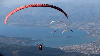 Muğla’da 24. Uluslararası Ölüdeniz Hava Oyunları Festivali devam ediyor