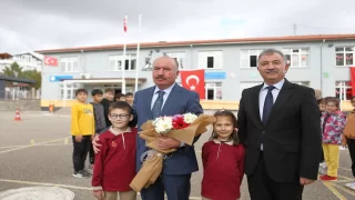 Çorum’da ”Şehidimizden Kardeşine Hediye Var Projesi” kapsamında eğitim seti dağıtıldı