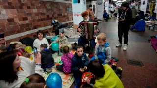 Ukrayna'da yetimhaneden tahliye edilen 185 çocuk ve bakım personeli Türkiye'ye getiriliyor