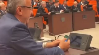 Mecliste telefon ekranı kameraya yansıdı