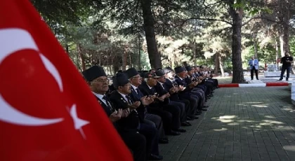 15 Temmuz Anma Programları Şehitlik Ziyaretiyle Başladı