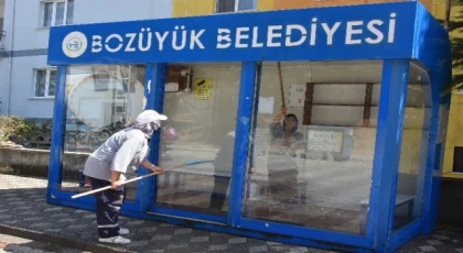 Bilecik Bozüyük’te duraklara kapsamlı temizlik