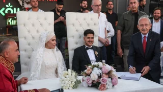 CHP Genel Başkanı Kılıçdaroğlu İstanbul'da nikah şahidi oldu