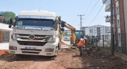 İzmit Belediyesi’nden Tepeköy’de asfalt mesaisi