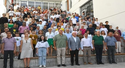 Karabağlar Belediyesi’nden başarılı öğrencilere bisiklet armağanı