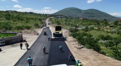 Kayseri Talas’ta asfalt çalışması sürüyor