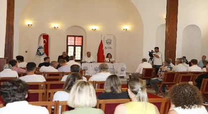 Mudanya Belediyesi’nin temmuz ayı olağan meclis toplantısı Tirilye Kültür Merkezi’nde gerçekleştirildi.