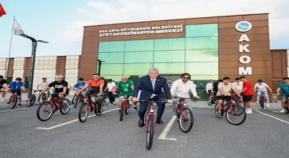 Sakarya’da genç sporcularına bisiklet ödülü