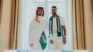 Suudi Arabistan ekibi Al-Ahli, Riyad Mahrez'i kadrosuna kattı