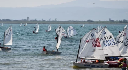 Bursa İznik Gölü’nde heyecan dolu yarış