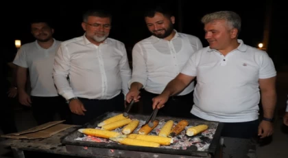 Milletvekili Canbey’den gençlere mısır kebap