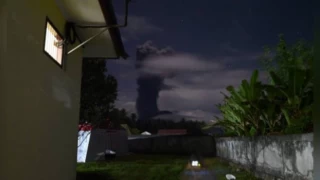 Endonezya'da yanardağ patlaması: 7 kasaba tahliye edildi