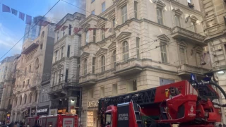 İstiklal Caddesi'nde yangın