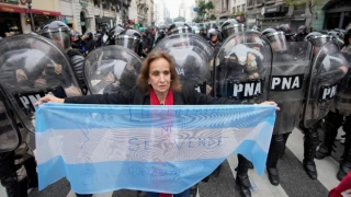 Arjantin’de, çok tartışılan vergi affı ve özelleştirme imkânı sağlayan yasa tasarısı Kongre’den geçti