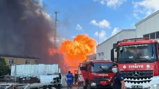 Gebze'de boya fabrikasında yangın çıktı