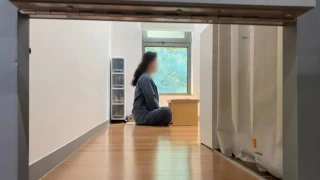 Güney Kore'de ebeveynler kendilerini hücreye kilitledi