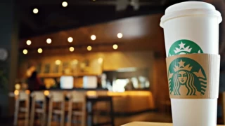 Kahve zinciri Starbucks en zor dönemlerinden birini yaşıyor