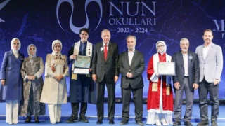 Torununun mezuniyet törenine katılan Erdoğan'dan öğrencilere nasihat: Aşkınan koşan yorulmaz