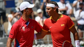 Djokovic, Nadal'ı set vermeden geçti