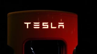 Elon Musk duyurdu: Tesla bazı üretim hatlarını durdurdu