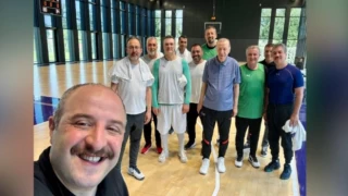 Erdoğan çalışma arkadaşlarıyla basketbol oynadı