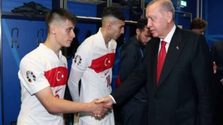Erdoğan, milli futbolcuları soyunma odasında ziyaret etti: Siz bizim şampiyonumuzsunuz