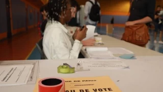 Fransa'da erken genel seçimlerin ikinci tur oylamaları başladı.