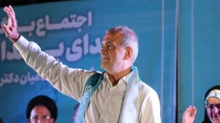 İran'da seçimi Türk asıllı Pezeşkiyan kazandı