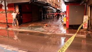 İzmir'de sağanak yağmurdan kaçmaya çalışan 2 kişi, elektrik akımına kapılarak öldü