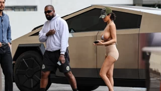 Kanye West’in eşi Bianca Censori bir mekan çıkışında üstsüz görüntülendi