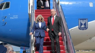 Netanyahu'nun ABD’de konakladığı otele "Savaş suçlusu Netanyahu'yu tutuklayın" yazısı yansıtıldı