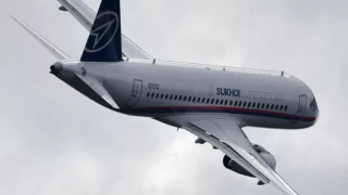 Rusya'da Superjet-100 yolcu uçağı test uçuşu sırasında düştü
