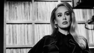 Ünlü İngiliz şarkıcı Adele müziğe ara veriyor