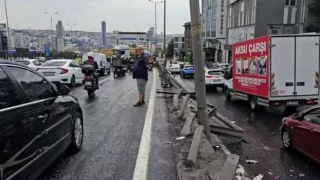 E-5'te hafriyat kamyonu devrildi: Trafik felç oldu, ulaşım durdu