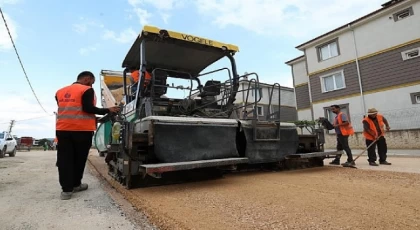 Ertuğrulgazi Mahallesinde Tretuvar Ve Yol Kaplama Çalışmaları Sürüyor