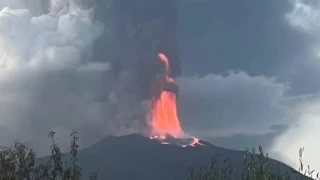 Etna Yanardağı lav püskürtmeye başladı