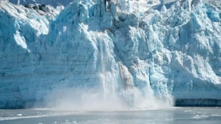 İzlanda'da buzul çöktü: Bir turist hayatını kaybetti