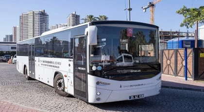 İzmir Büyükşehir’den kadın ve çocuklara ücretsiz deniz etkinliği Dezavantajlı bölgelerin kadınları denizle buluştu