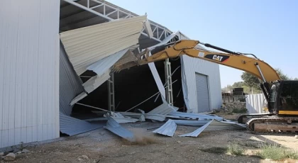 Nilüfer Belediyesi Çalı’da kaçak depoyu yıktı