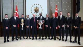 Beşiktaş heyeti, Cumhurbaşkanı Erdoğan'ı ziyaret etti