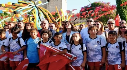 Çeşme Festivali, “90’larda Çeşme” teması ile başladı!